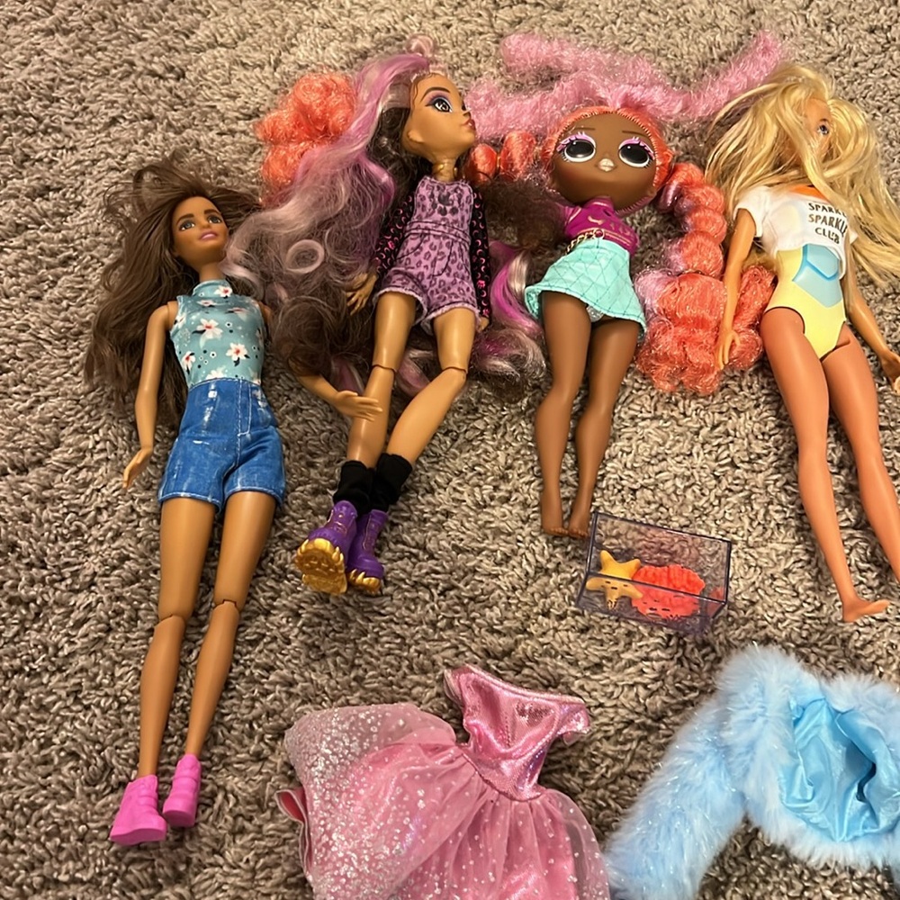 EUC Barbie dolls lol doll rainbow high doll and accessories - Picture 2 of 4